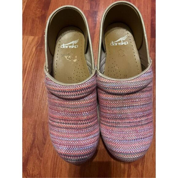 DANSKO Canvas Pro Red Textured clogs size 38/ us size 8. - Picture 4 of 15